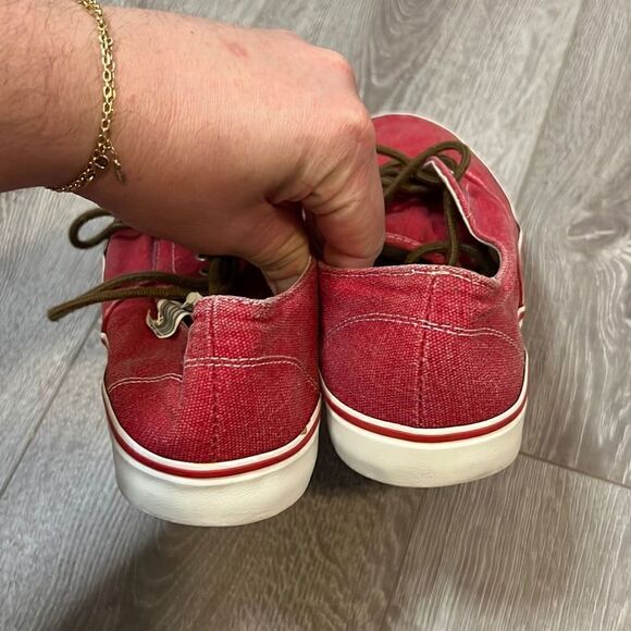 Old Navy Mens Red Sneaker Shoe Size 11 Gently Used - Picture 4 of 6